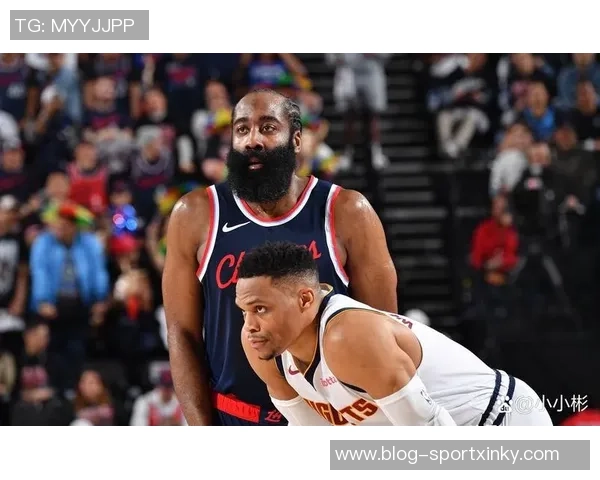 哈登首节表现抢眼轻松拿下11分3篮板2助攻正负值高达14 哈登首节表现抢眼轻松拿下11分3篮板2助攻正负值高达14